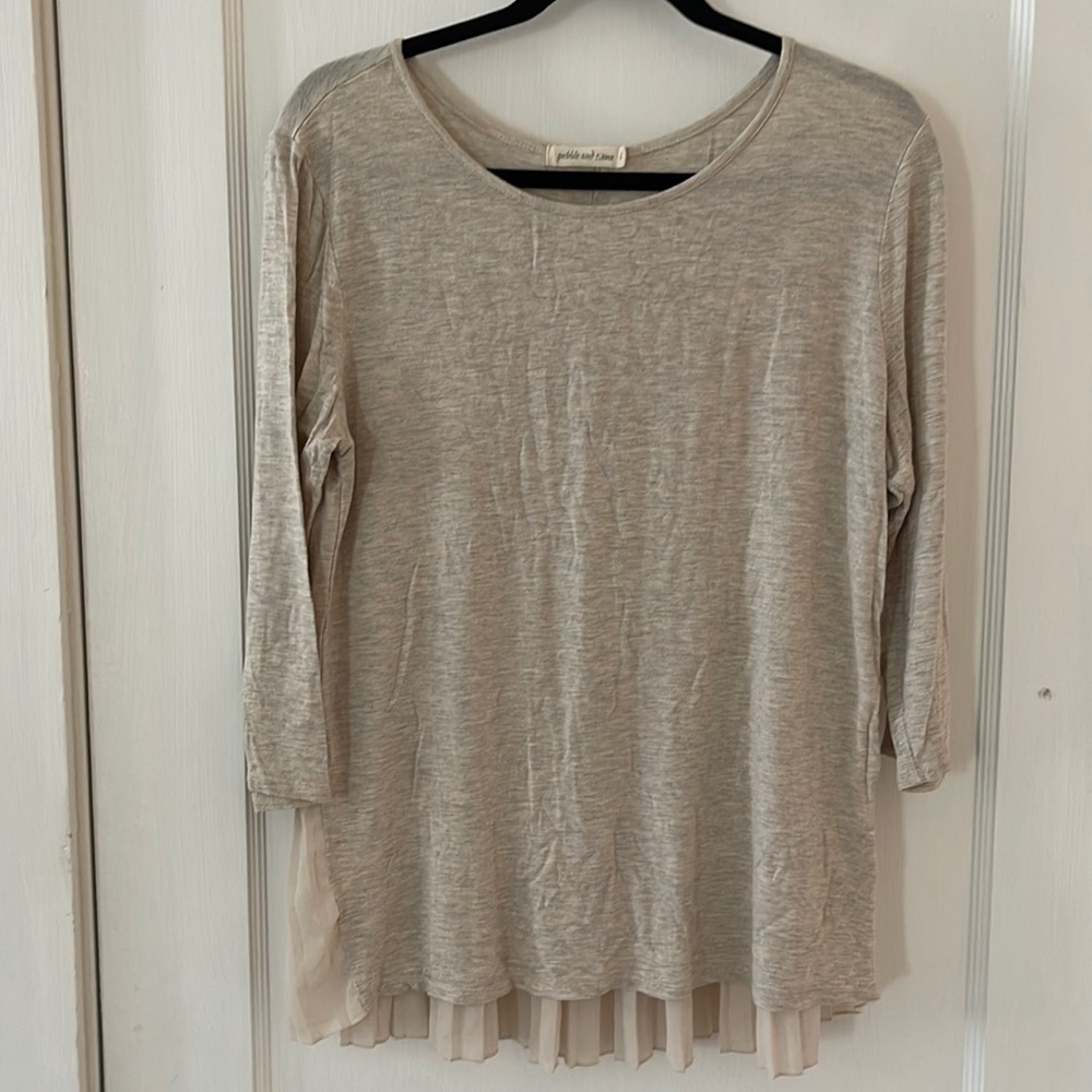 3/4 sleeve tee with buttons and back ruffle